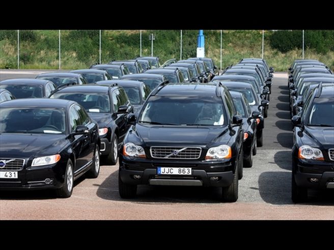 Volvo: profitti in calo nel trimestre ma migliorano le vendite