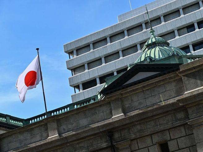 Borsa Tokyo chiude 2023 con rally +28% grazie a tonfo yen. Ma outlook 2024 incerto con tassi Bank of Japan