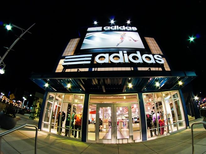 Adidas: lo stop dell’attività in Russia avrà un impatto di 250 mln sulle vendite quest’anno