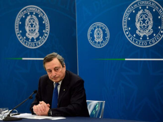 Milano affonda in attesa dimissioni Draghi, banche e TIM in coda al Ftse Mib