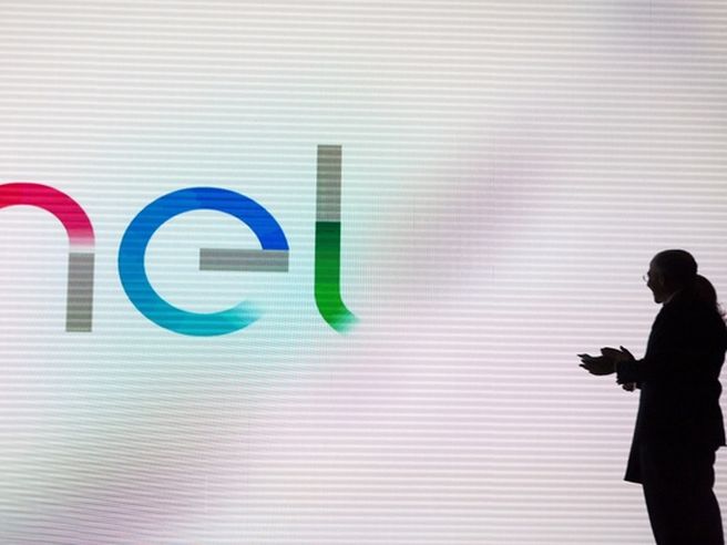 Enel senza verve a Piazza Affari, Macquarie alza prezzo obiettivo a 4,8 euro
