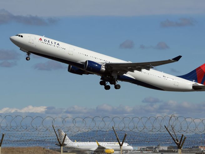 Delta Air Lines: in IV trimestre fatturato record da fine 2019. Da compagnia aerea speranza post Omicron per viaggi e turismo