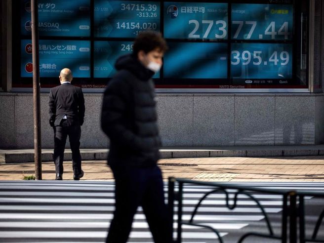 Borsa Tokyo -1%: pesano tensioni geopolitiche e timori economia Usa. Futures Nasdaq -2% con crollo Facebook