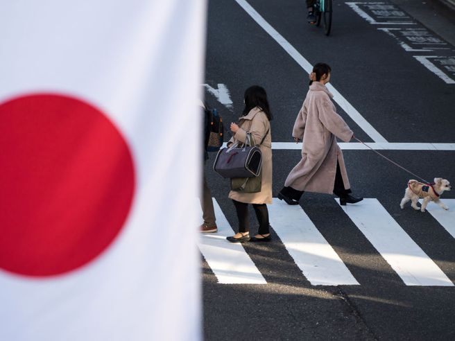 Borsa Tokyo in solido rialzo, giù Hong Kong e Shanghai