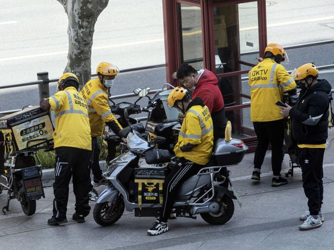 Borsa Hong Kong sale di oltre 2%, brinda a multa meno shock su colosso food delivery Meituan