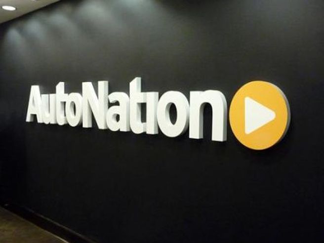 AutoNation: utili trimestrali in crescita ma sotto le attese
