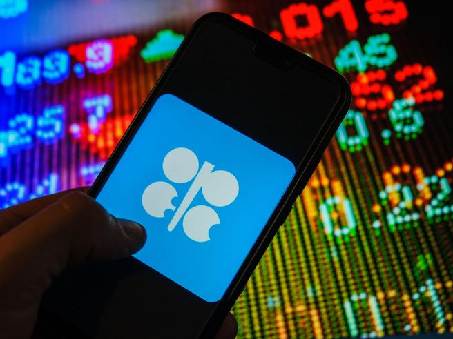 OPEC+: meeting il 4 Novembre, verso la conferma del piano (analisti)