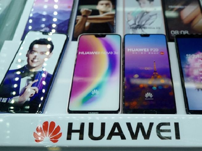 Azionario Asia paga caso Huawei e guerra nervi Usa-Cina: Hong Kong -1,6, Tokyo -0,6%