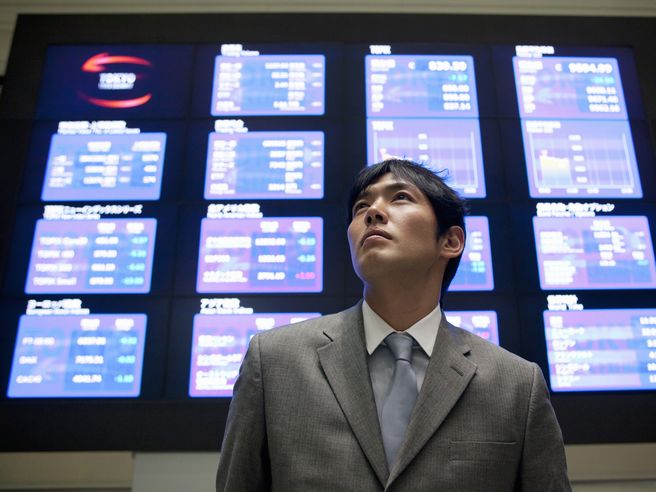 Borsa Tokyo +1,95% grazie a rimonta Wall Street. Ma futures Usa in ribasso: occhio a sanzioni contro Russia