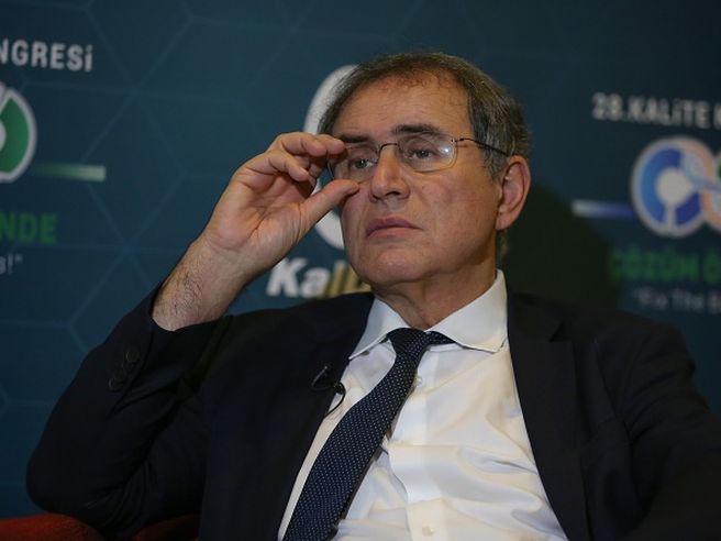Wall Street futures giù, mentre Nouriel Roubini prevede crollo azionario globale fino a -40%