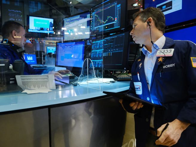 Wall Street inizia il 2022 con cauto ottimismo. Tesla +9% grazie a boom consegne auto. Focus su tassi Treasuries