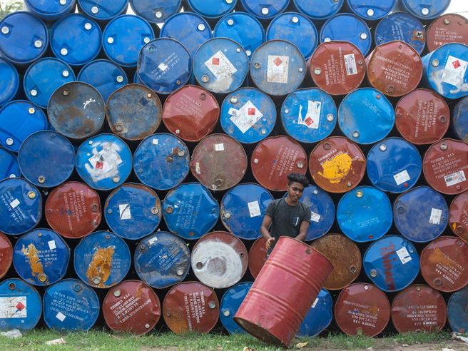 Petrolio: Brent tocca quota $75 per prima volta in due anni, WTI oltre $73