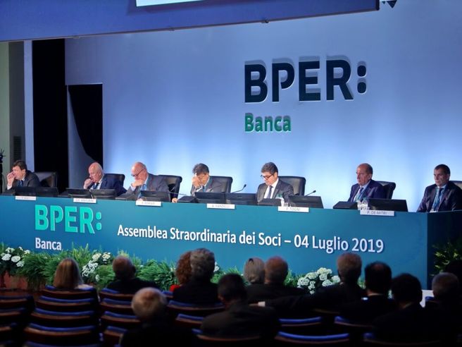 BPER: Fitch alza rating a BBB-, outlook a positivo