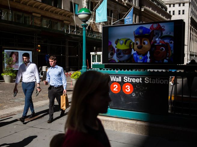 Wall Street futures incerti post record in attesa dato inflazione Usa. Focus su Tesla e GE