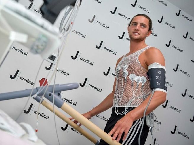 Juventus cede Spinazzola, plusvalenza da 26,6 mln. Visite mediche per Rabiot