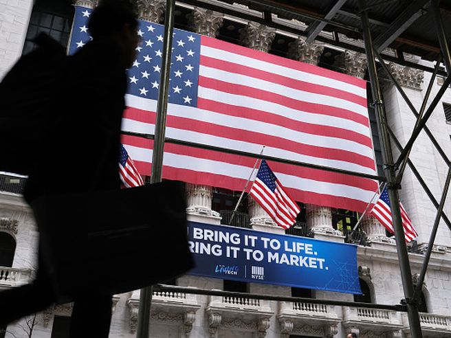 Wall Street indietreggia con -1,6% del Nasdaq, tornano le paure su mosse Fed