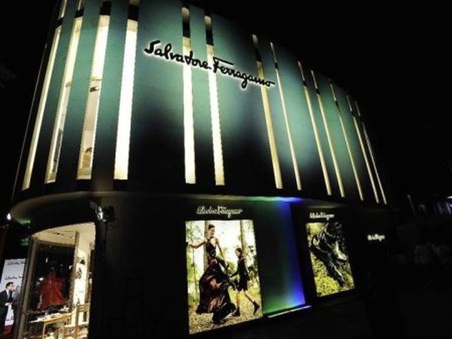 Ferragamo: continua la lotta contro la contraffazione, 345 i siti Internet bloccati