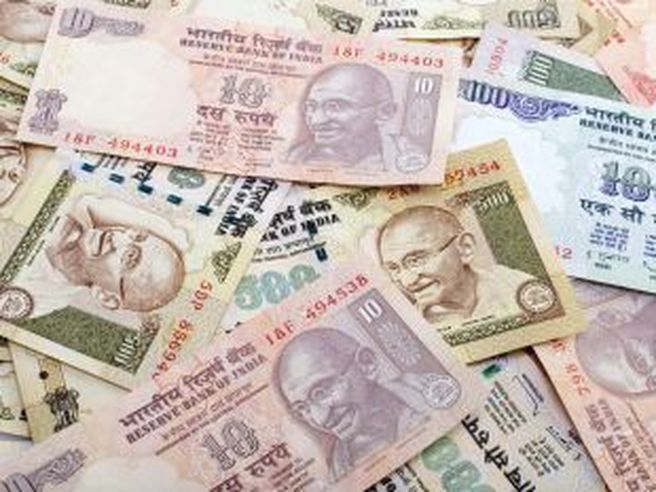 Effetto lira turca, rupia indiana scivola al minimo record sul dollaro
