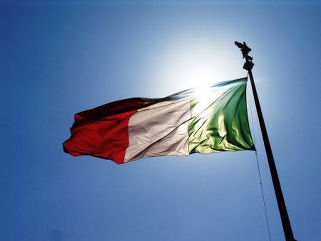 Italia: fiducia consumatori a maggio scende a 105,7 punti, sotto le attese
