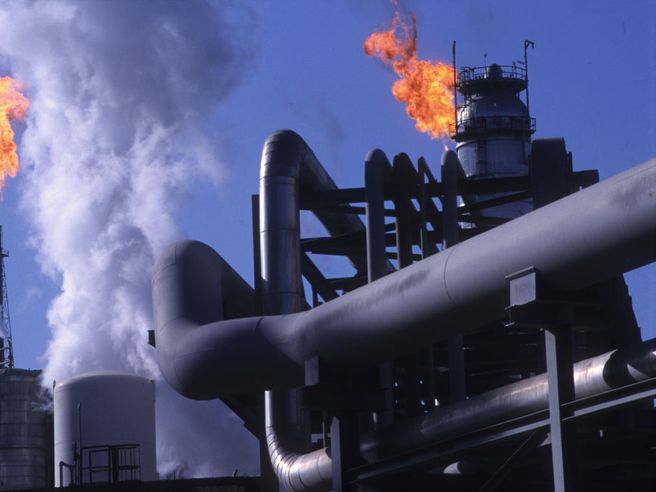 Wall Street positiva, il petrolio si sfiamma. ‘Accordo Iran entro le prossime 72 ore’