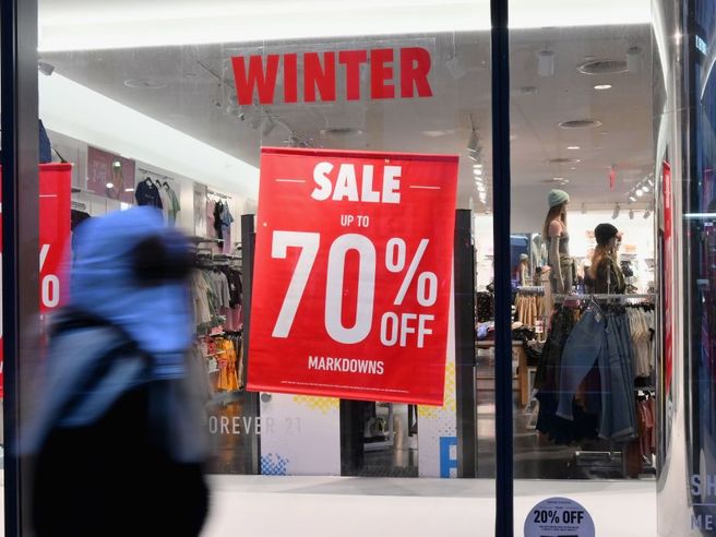 Istat: a novembre vendite al dettaglio in calo a -0,4% in valore e -0,6% in volume