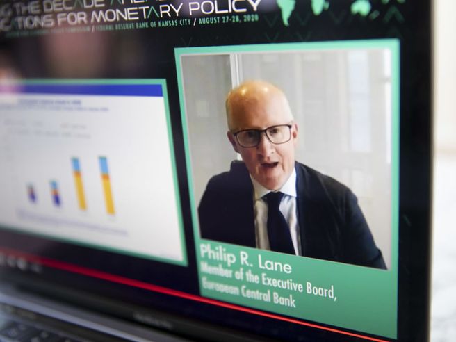 Bce, capo economista Lane rivela informazioni non ufficiali a economisti tedeschi