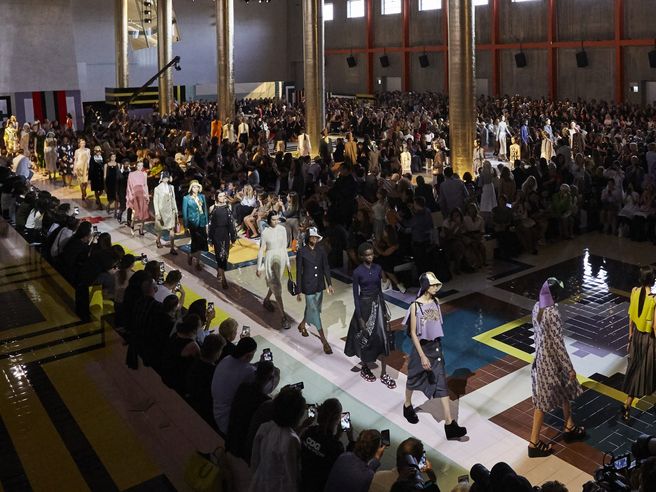 Prada: forte crescita delle vendite retail e on line, aumentano profittabilità e generazione di cassa nel 2021