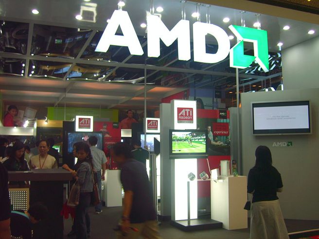 AMD: utili e fatturato battono stime ma non convincono Wall Street. E’ tonfo per il titolo