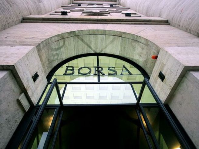 Piazza Affari sui massimi intraday