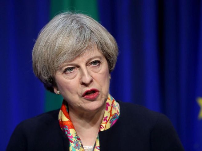Theresa May offre a Parlamento UK scelta di votare su no-deal Brexit ed estensione Articolo 50