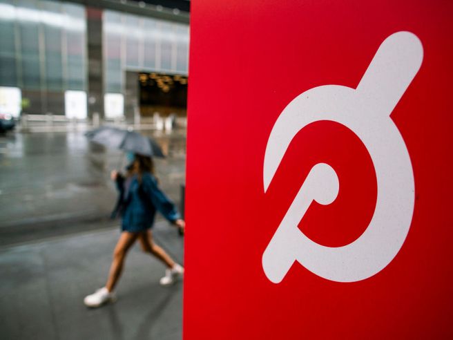 Peloton cade a Wall Street dopo news addio ceo e taglio 2.800 posti di lavoro. Nuovo AD viene da Spotify e Netflix