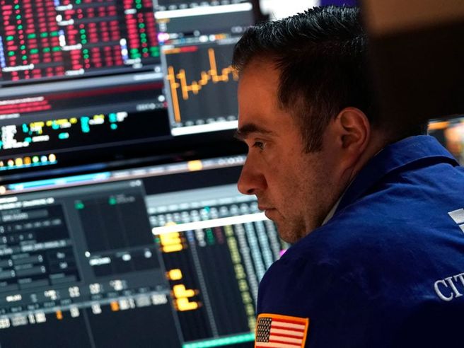 Wall Street in preda ad ansia da guerra. Paura Russia mette il turbo al petrolio, con risk off è buy sui Treasuries