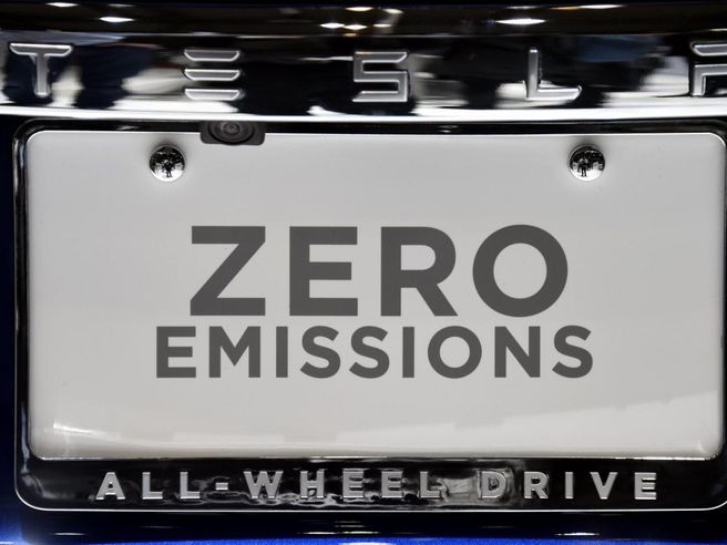 Tesla vola a +15% e sfiora quota 1.800$