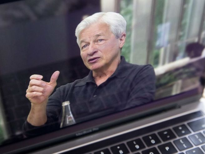 JP Morgan paga esposizione Russia: AD Dimon avverte su potenziale perdita di $1 miliardo