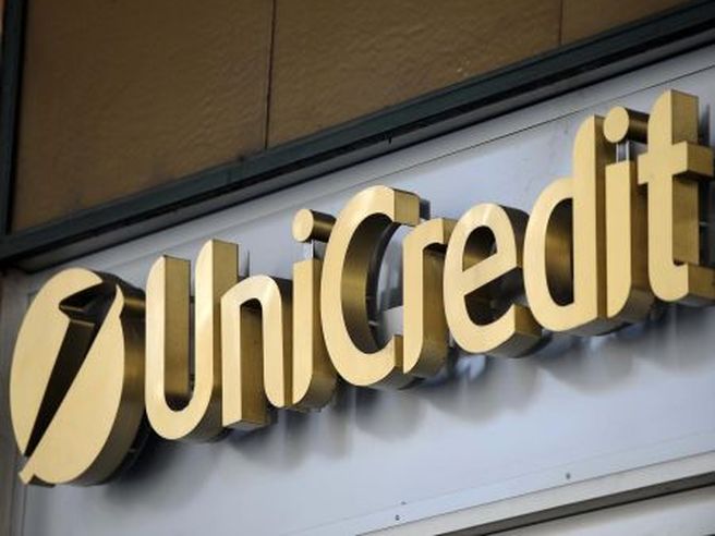 Unicredit: titolo verso i minimi storici, rumors su possibili ritardi piano centro-est Europa