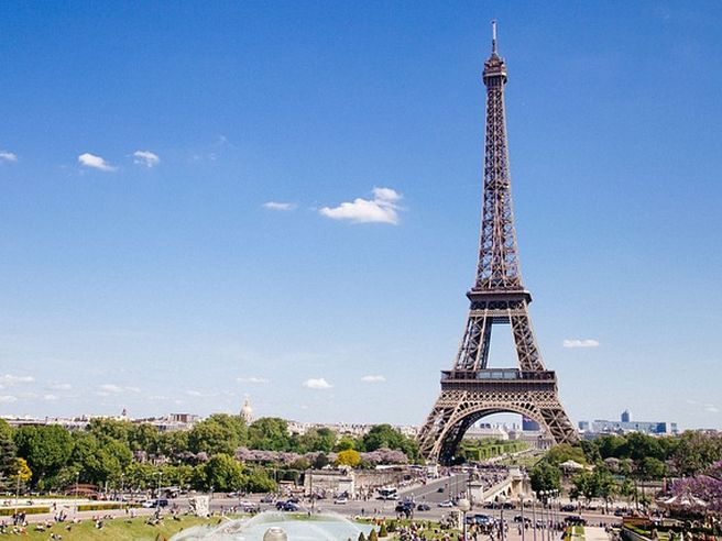 Francia: Pmi manifatturiero a dicembre scende più del previsto. Attività servizi accelera