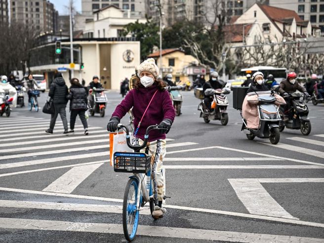 Cina: Pmi servizi in calo ma seconda performance migliore da fine 2020