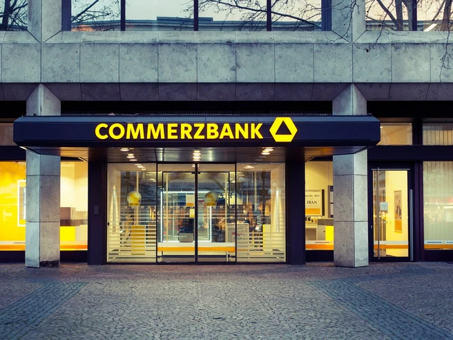 Unicredit azzanna Commerz, ora è virtualmente al 50%. Ecco la prossima soglia chiave