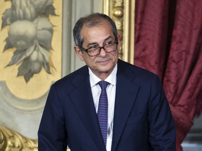 Tria: ‘aste titoli di Stato vanno bene, nostri bond valutati come sicuri. Ma debito è enorme’
