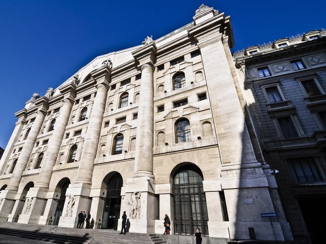 Piazza Affari positiva grazie ad exploit di FCA: ben comprato il lusso, le banche pagano prese di profitto