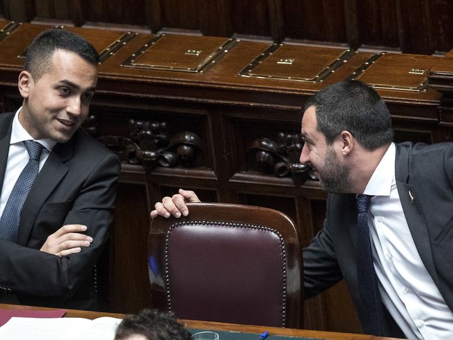 Salvini e Di Maio aprono a modifiche manovra, M5S: ‘Non difendiamo numerini, ma cittadini’