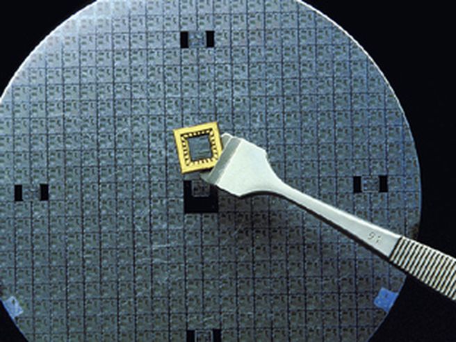 Semiconduttori: stima vendite 2013 rivista al ribasso a 311 mld dollari (+4,5%)