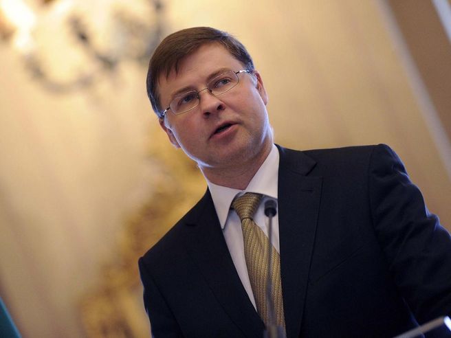 Dombrovskis: ‘paesi con debiti molto elevati come Italia approfittino di minore spesa per interessi’