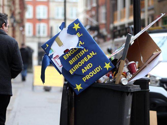 Brexit: l’annuncio di May dopo riunione fiume governo. Raggiunta intesa su proposta addio Ue