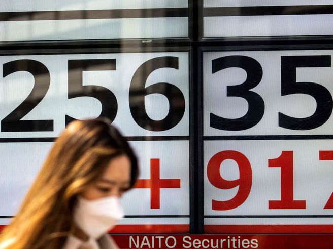Borsa Tokyo scatta +1% post Pil Giappone, rally a Hong Kong +1,7%. Borse Asia snobbano dietrofront futures Usa
