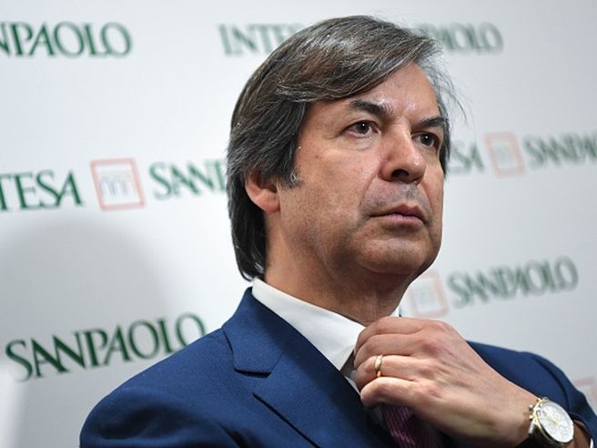 Intesa Sanpaolo brilla sul Ftse Mib (+2,4%) post conti sopra attese. Akros ed Equita dicono ancora Buy