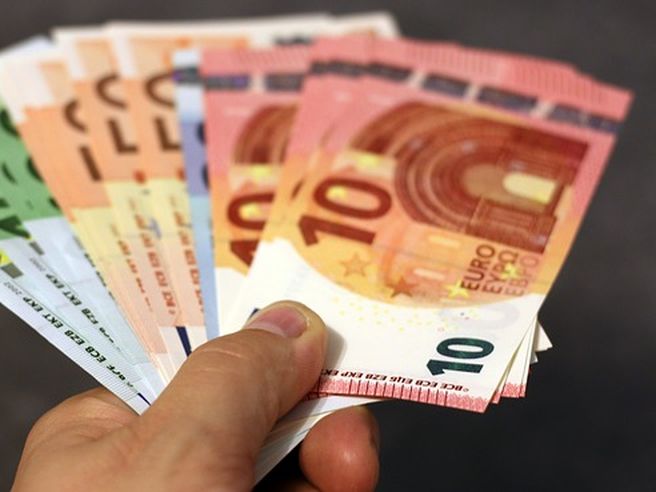 Imprese: aumentano i pagamenti in ritardo, è colpa del Covid. In difficoltà industria ma anche bar e cinema