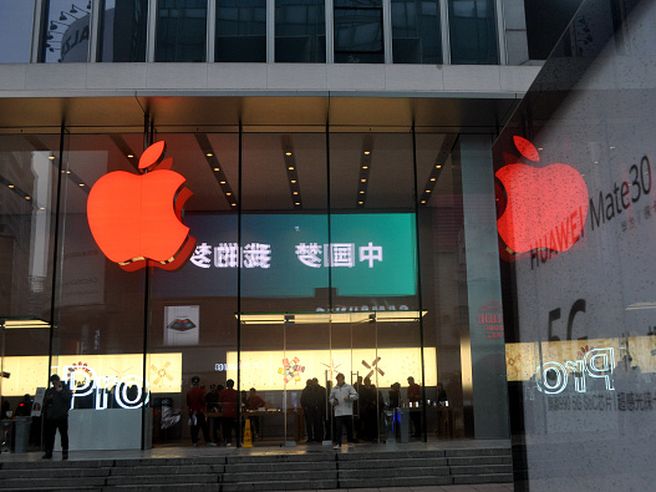 Apple e il crollo dei record: in fumo due volte l’intero valore di Enel e 5 volte Intesa Sanpaolo