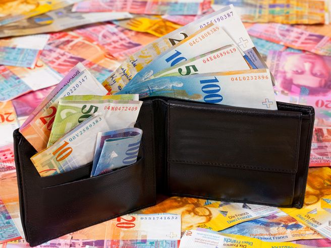Crisi Italia acuisce il risk-off. Ricerca rifugio in franco svizzero, eur/chf sotto 1,15