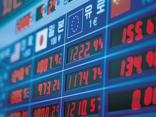 Forex: non si arresta la corsa del dollaro, debole la sterlina